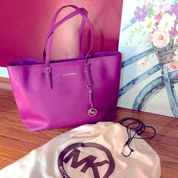 🚨Sold🚨Michael Kors Jet Set Large tote. EUC! - Picture 2 of 16